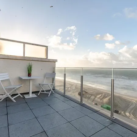 Relaxing Wellness Apartment With Sauna, Jacuzzi And 2 Terraces De Haan