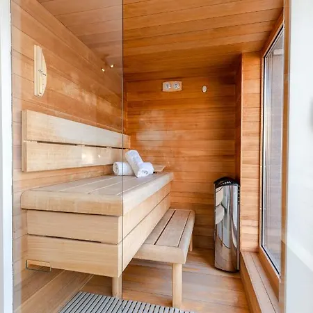 Relaxing Wellness Apartment With Sauna, Jacuzzi And 2 Terraces De Haan